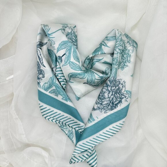 ✨Elegant Bandana Square Scarf Silky Blue Flowers Garden Versatile Shawl Wrap New - Picture 2 of 4